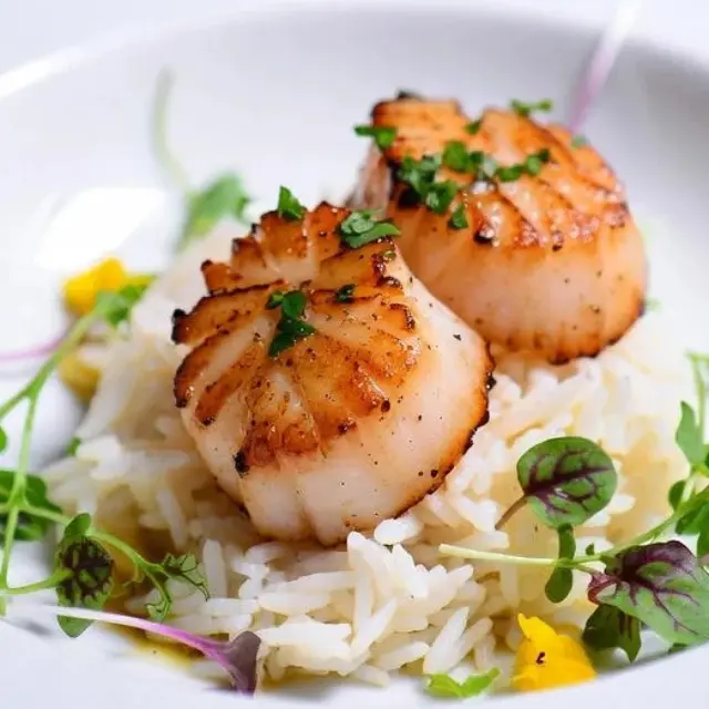 Gluten-free seafood menu options with healthy and safe meals