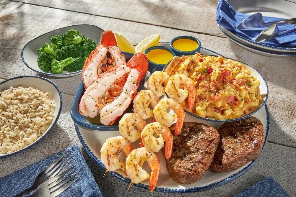 what is on the Red Lobster $10 lunch menu featuring popcorn shrimp fish and chips and cheddar bay biscuits